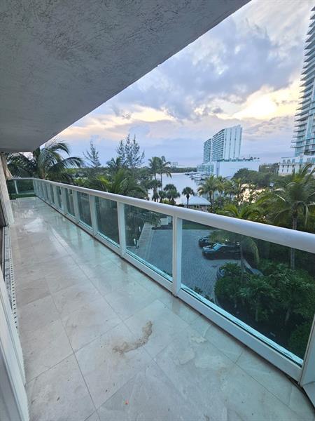 Image 31 of 46 For 16500 Collins Ave  356