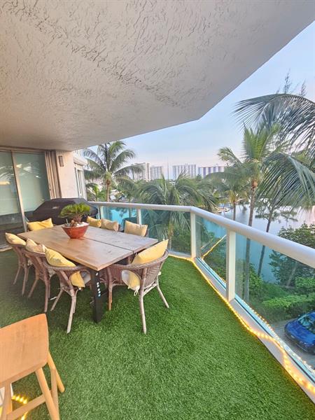 Image 32 of 46 For 16500 Collins Ave  356