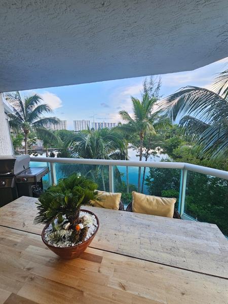 Image 34 of 46 For 16500 Collins Ave  356