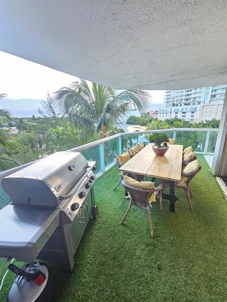 Image 35 of 46 For 16500 Collins Ave  356
