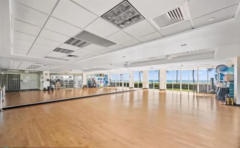 Image 44 of 46 For 16500 Collins Ave  356
