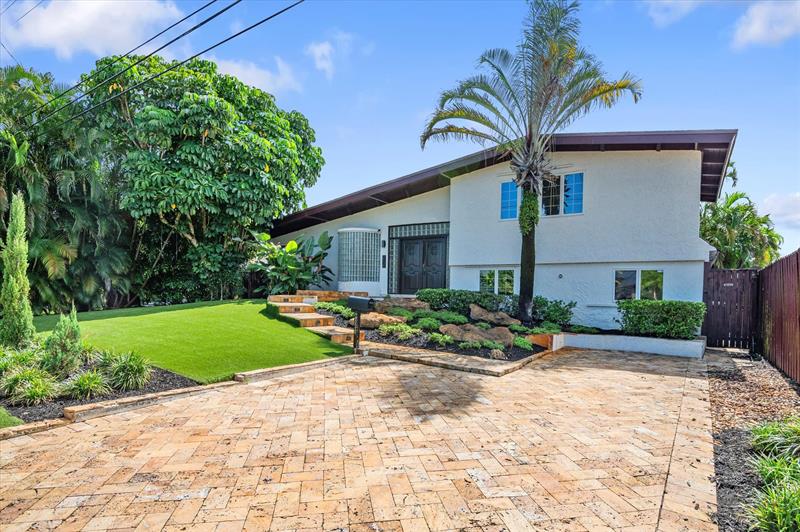 Details for 2530 Okeechobee Ln, Fort Lauderdale, FL 33312