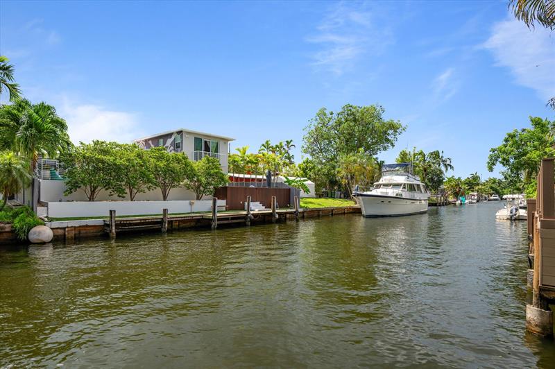 Image 28 of 36 For 2530 Okeechobee Ln