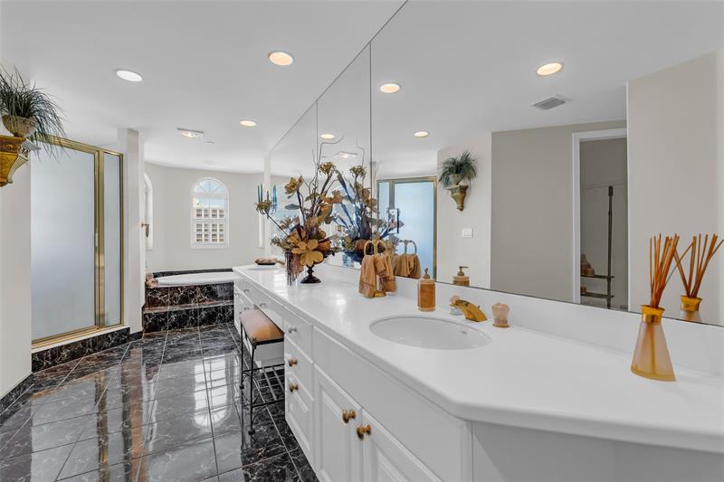 Image 21 of 39 For 301 Birch Rd  8n