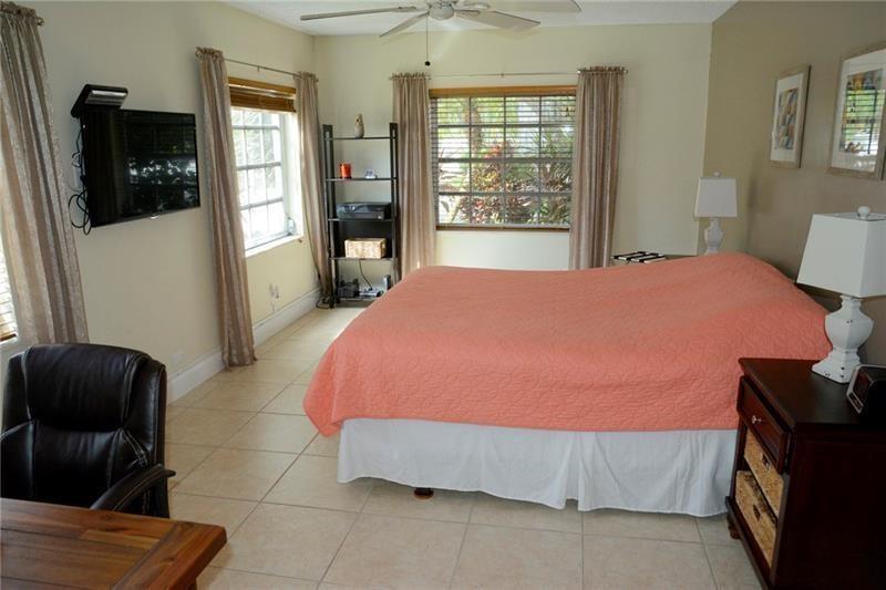 Image 15 of 35 For 6499 Bay Club Dr  2