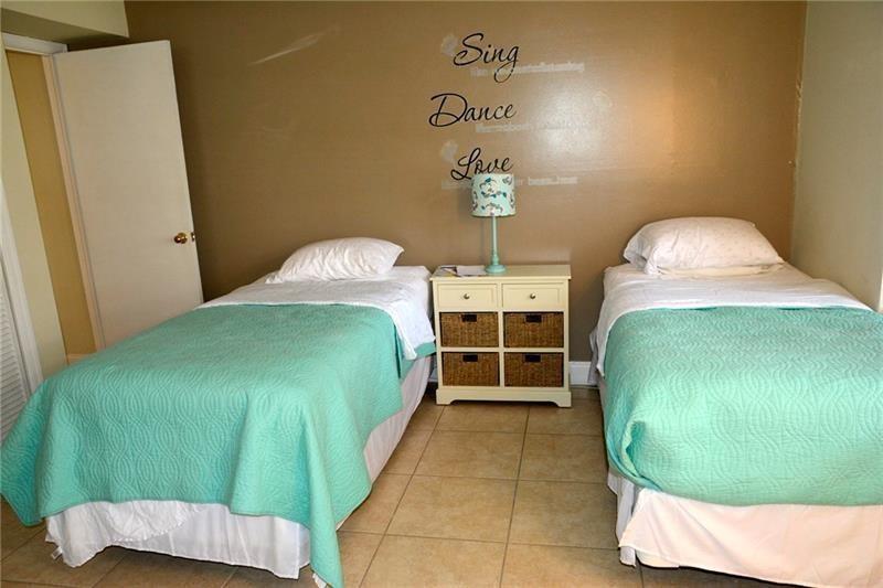 Image 18 of 35 For 6499 Bay Club Dr  2