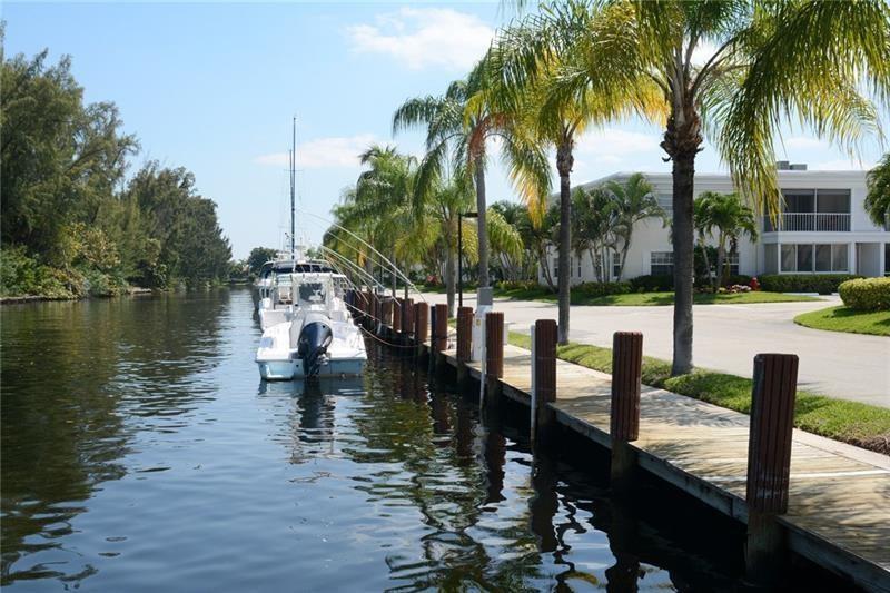 Image 27 of 35 For 6499 Bay Club Dr  2