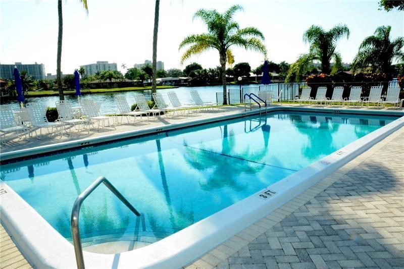 Image 29 of 35 For 6499 Bay Club Dr  2