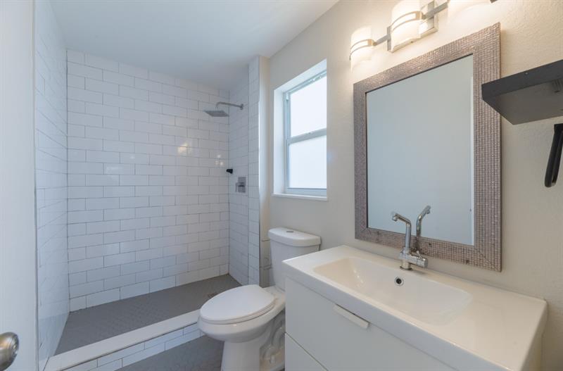 Image 16 of 35 For 361 43rd Ct  
