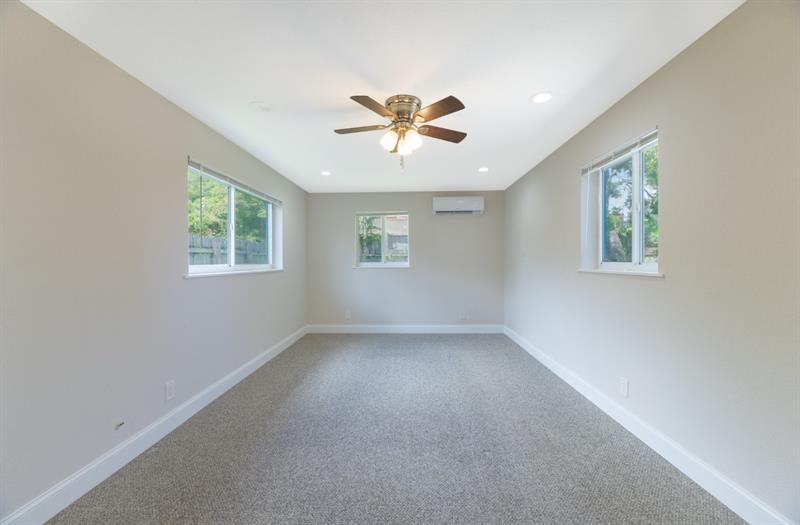 Image 17 of 35 For 361 43rd Ct  