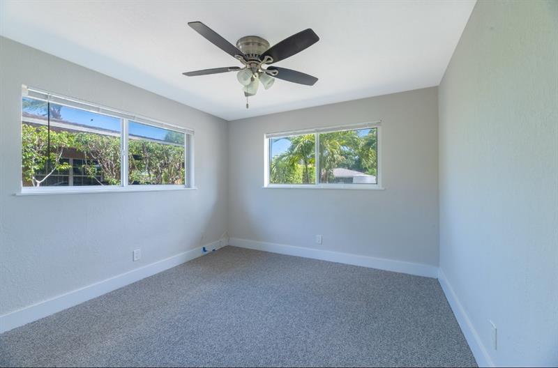 Image 24 of 35 For 361 43rd Ct  