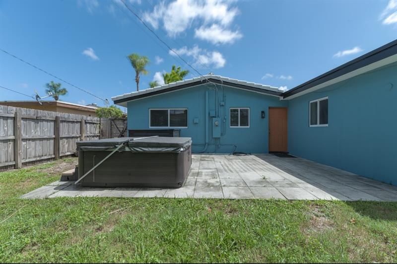 Image 26 of 35 For 361 43rd Ct  
