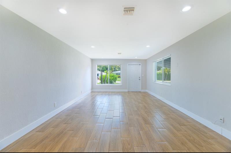 Image 7 of 35 For 361 43rd Ct  
