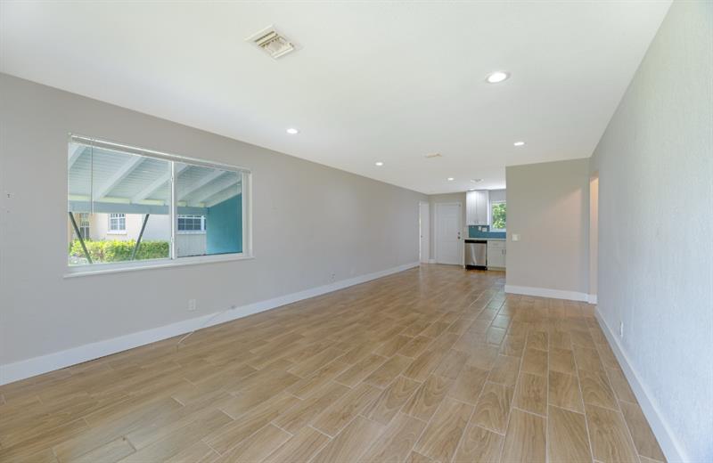 Image 9 of 35 For 361 43rd Ct  