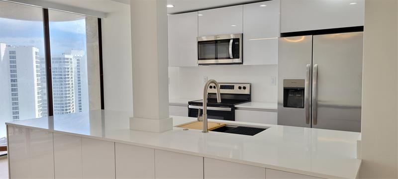 Image 3 of 28 For 19355 Turnberry Way  23f