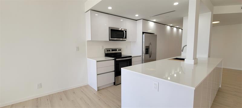 Image 8 of 28 For 19355 Turnberry Way  23f