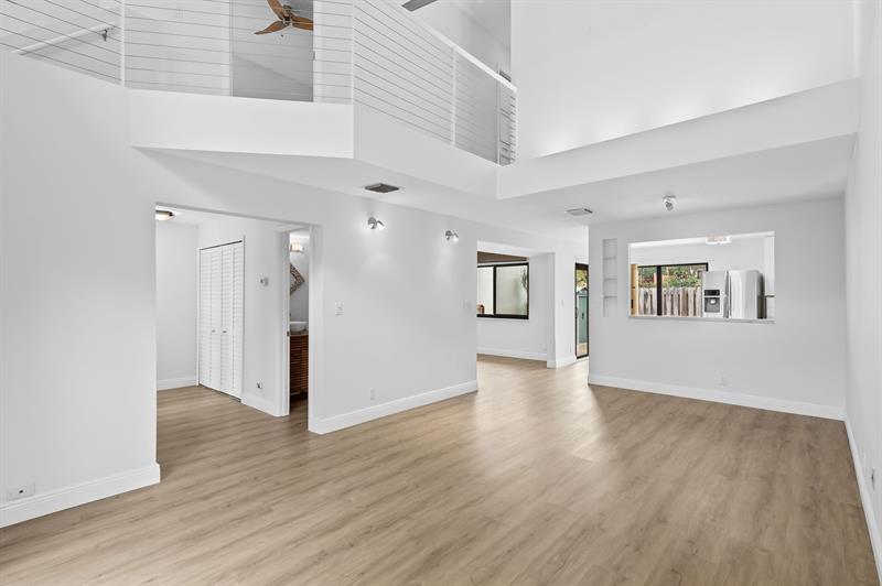 Image 6 of 30 For 360 City View Dr