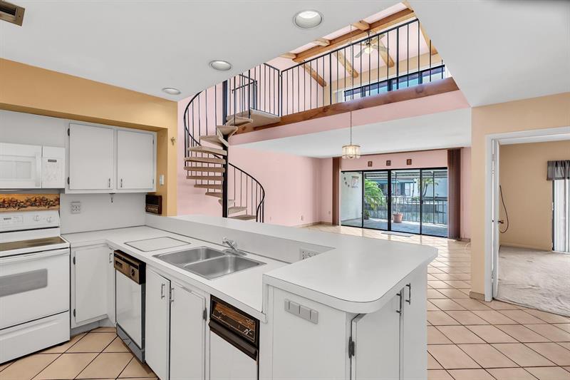 Details for 7026 Loch Isle Dr, Miami Lakes, FL 33014