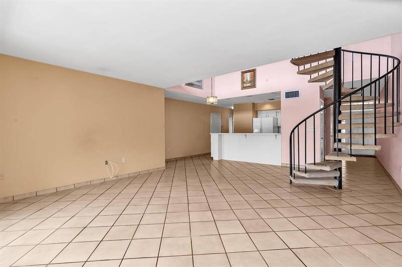 Image 14 of 46 For 7026 Loch Isle Dr