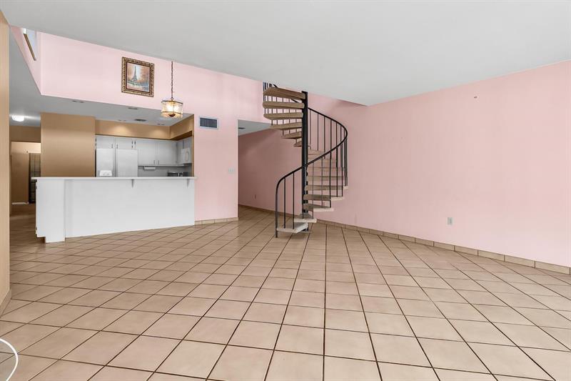 Image 15 of 46 For 7026 Loch Isle Dr