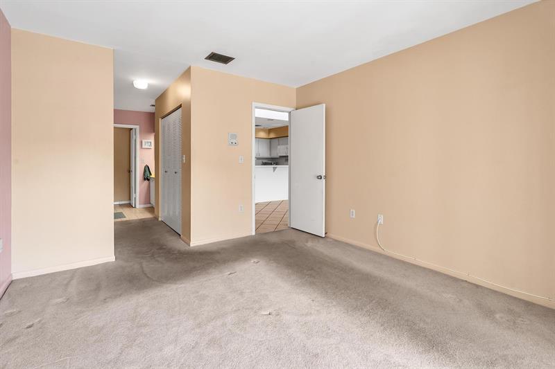 Image 19 of 46 For 7026 Loch Isle Dr