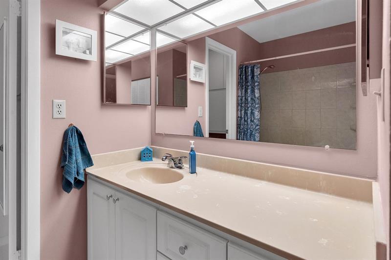 Image 23 of 46 For 7026 Loch Isle Dr
