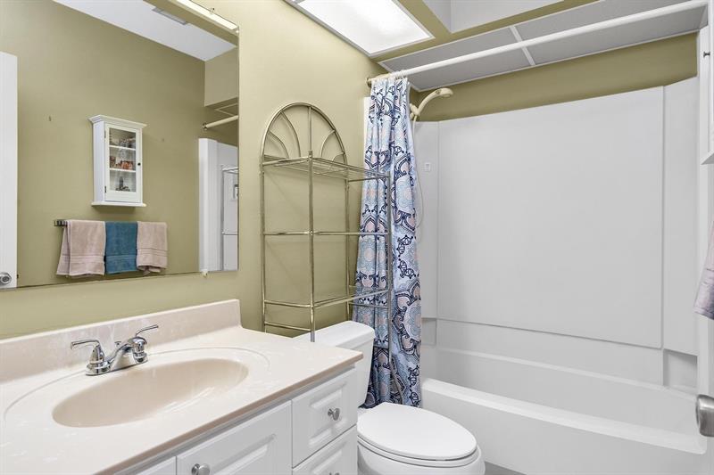 Image 25 of 46 For 7026 Loch Isle Dr