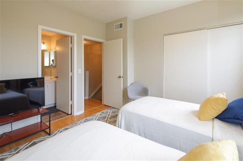 Image 13 of 21 For 16749 Hemingway Dr  16749