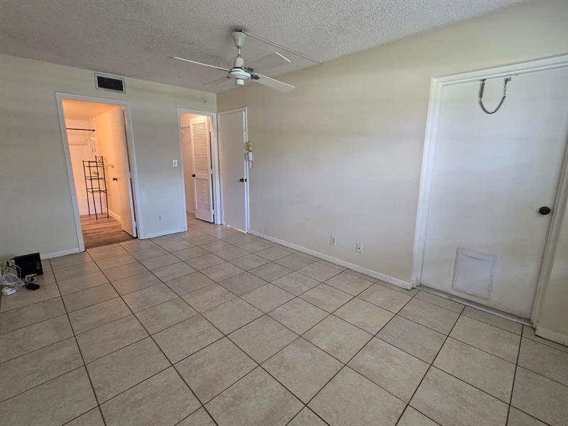 Image 20 of 36 For 4149 90th Ave  103