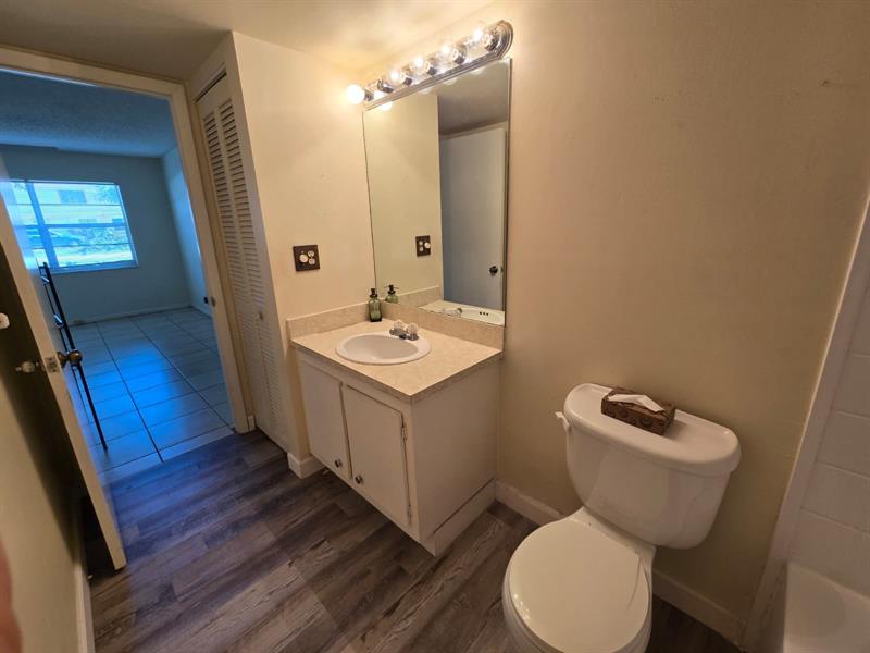 Image 23 of 36 For 4149 90th Ave  103