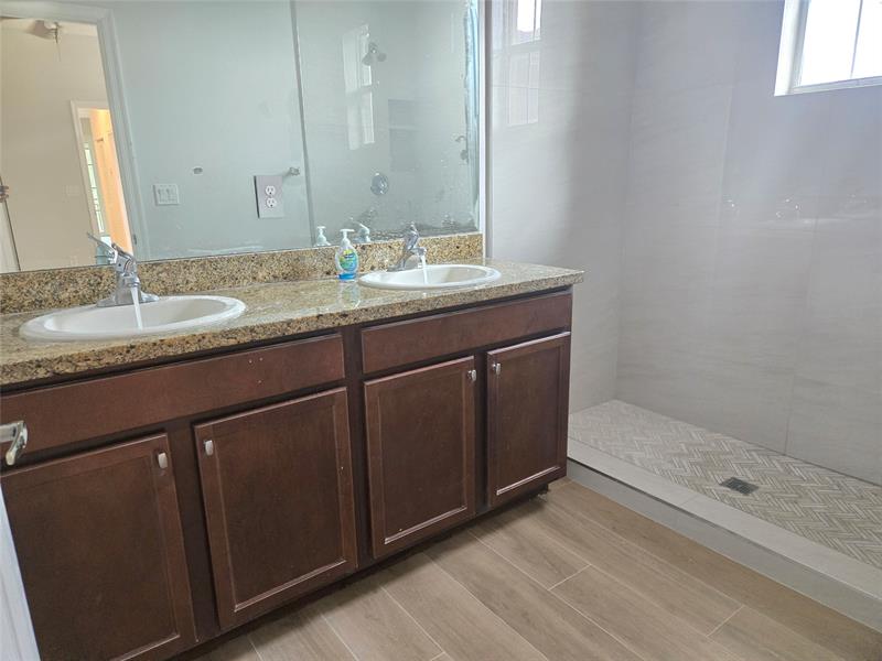 Image 9 of 18 For 1528 147th Ave  1527