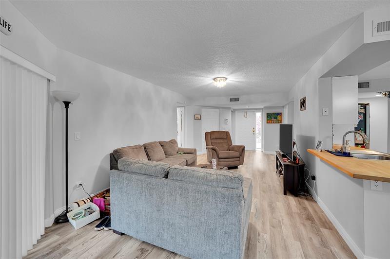 Image 18 of 56 For 9312 9th Pl  