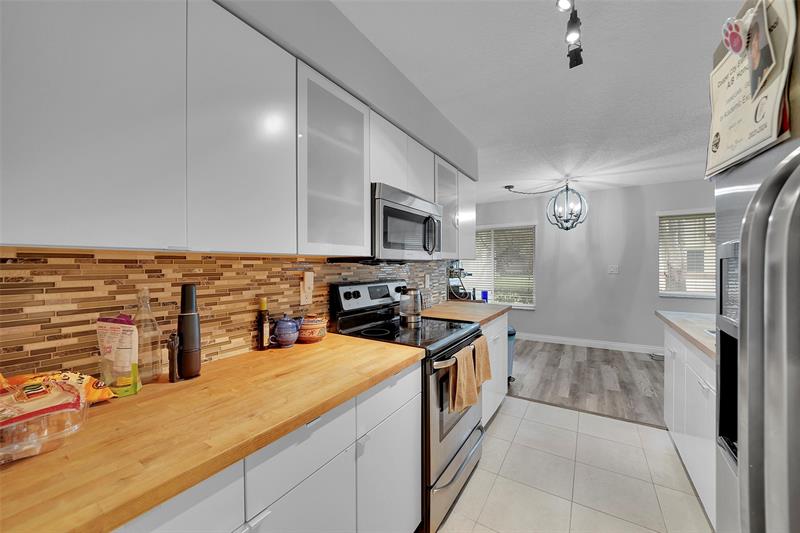 Image 21 of 56 For 9312 9th Pl  