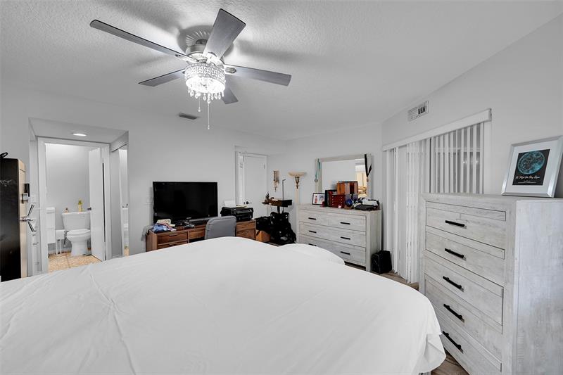 Image 32 of 56 For 9312 9th Pl  