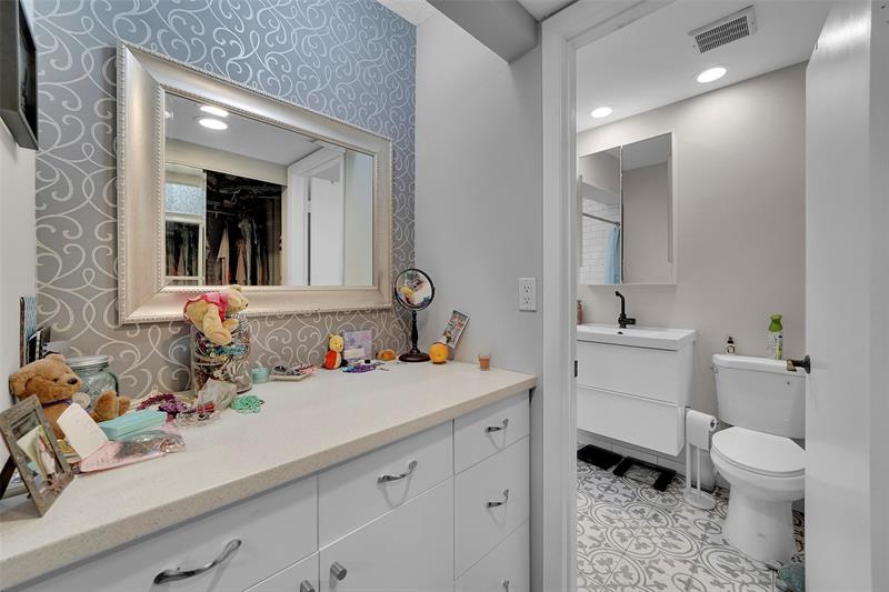 Image 33 of 56 For 9312 9th Pl  