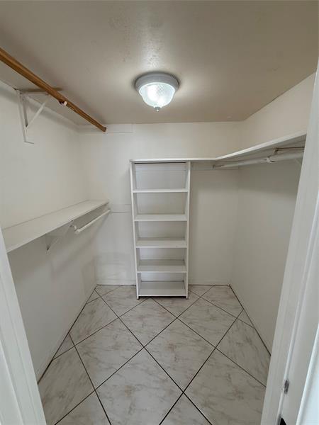 Image 11 of 21 For 1833 Ocean Dr  808