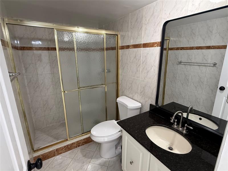 Image 12 of 21 For 1833 Ocean Dr  808
