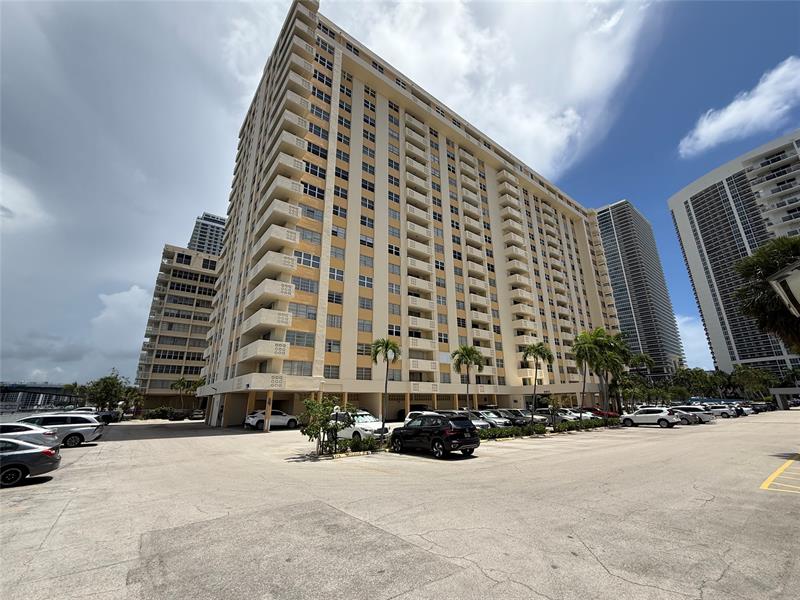 Image 15 of 21 For 1833 Ocean Dr  808