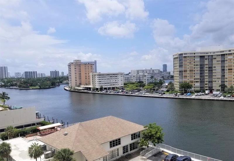 Image 16 of 21 For 1833 Ocean Dr  808