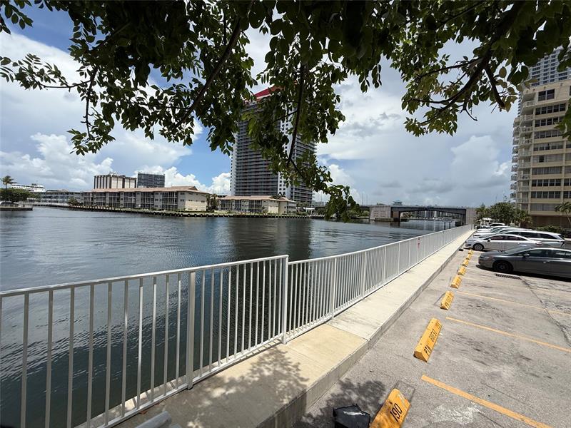 Image 17 of 21 For 1833 Ocean Dr  808