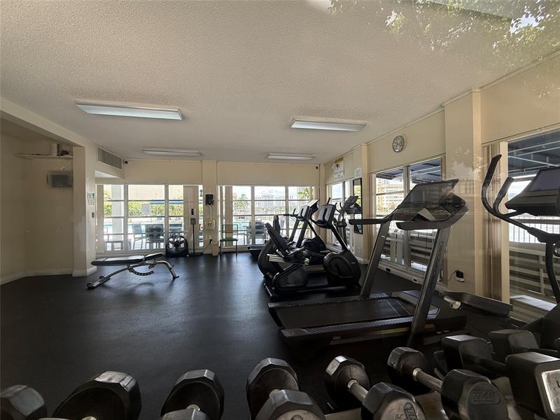 Image 19 of 21 For 1833 Ocean Dr  808