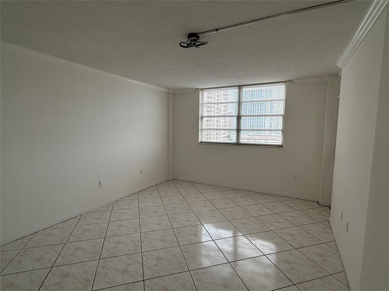 Image 3 of 21 For 1833 Ocean Dr  808