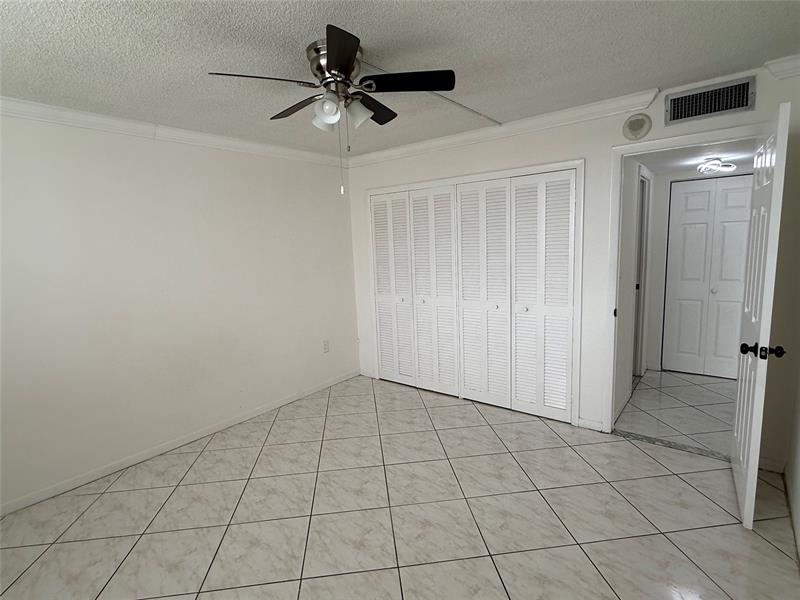 Image 5 of 21 For 1833 Ocean Dr  808