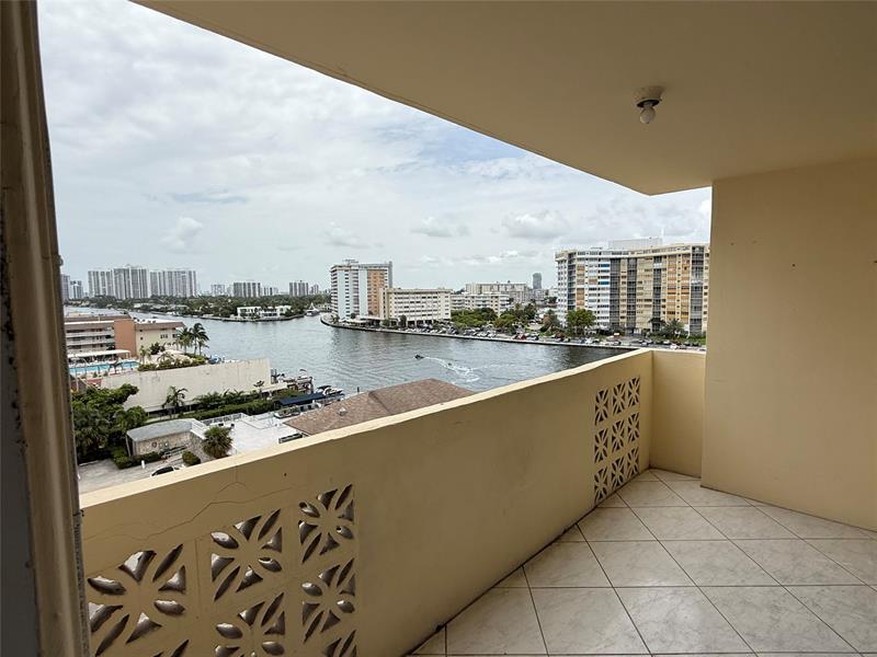 Image 6 of 21 For 1833 Ocean Dr  808