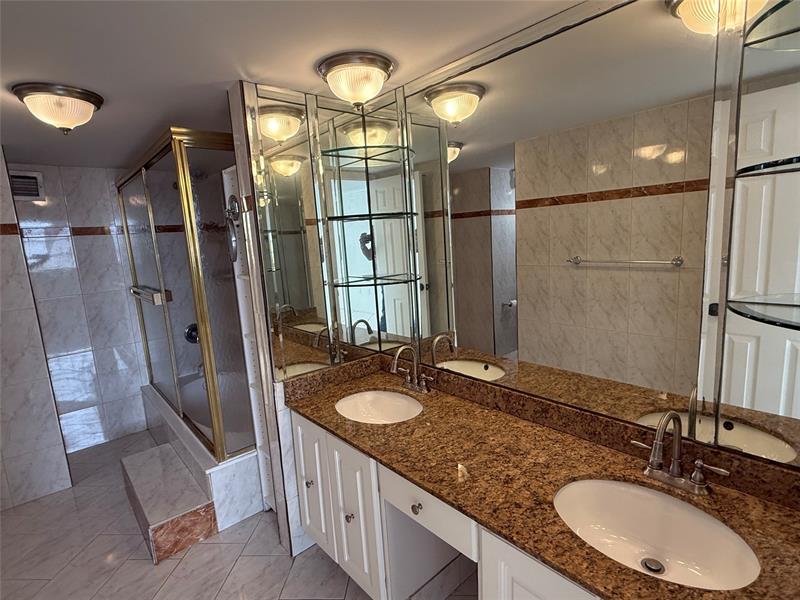 Image 7 of 21 For 1833 Ocean Dr  808