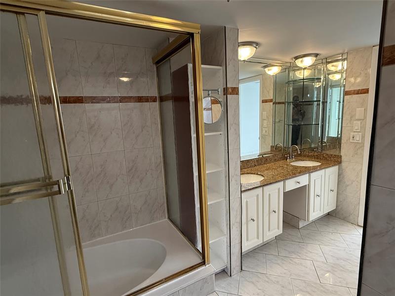 Image 8 of 21 For 1833 Ocean Dr  808