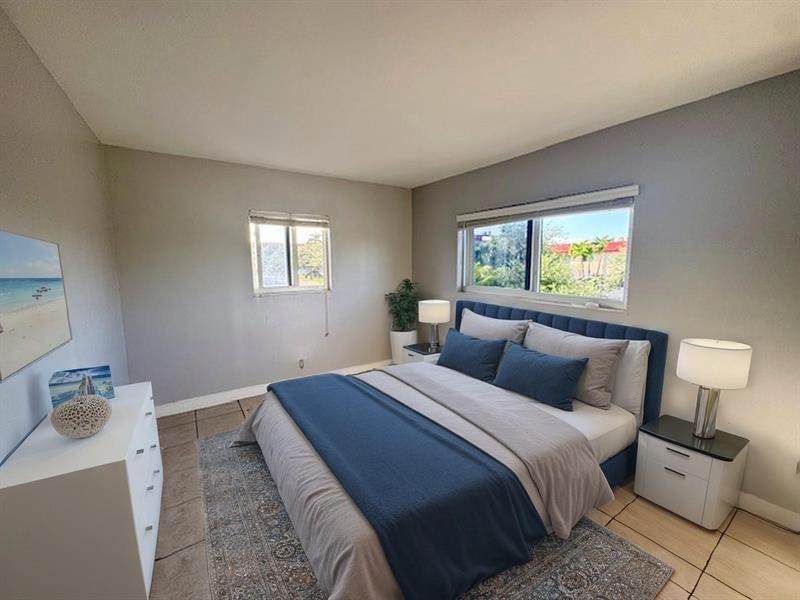 Image 3 of 8 For 5819 17th Pl  16