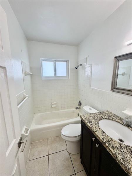 Image 4 of 8 For 5819 17th Pl  16