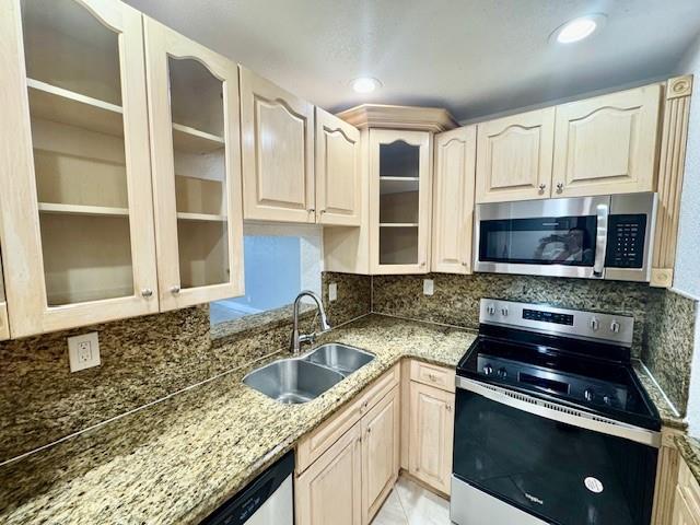 Image 4 of 32 For 5881 16th Pl  227