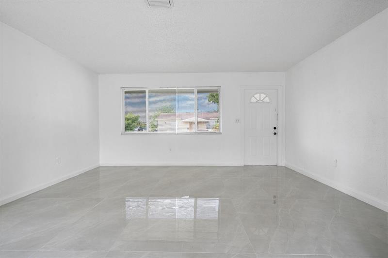 Image 4 of 24 For 7491 Hope St